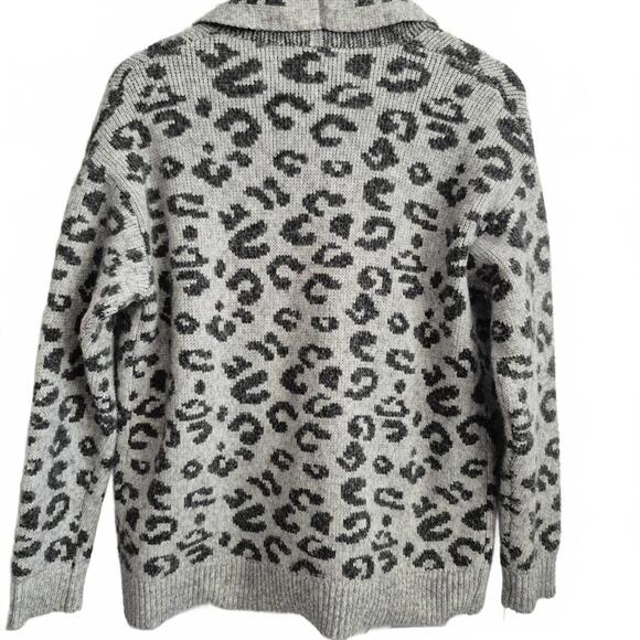 Time And Tru Ladies Gray Leopard Print Open Front Cardigan Sweater Shawl Collar - Picture 3 of 5